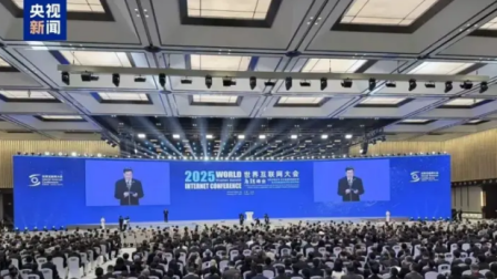 宜信唐宁演讲：AI应从效率工具升级为“有温度的协作者”